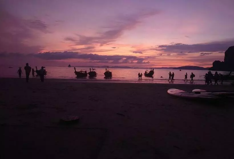 リゾートホテル Blanco Hideout Railay   Youth Hostel 18 To 35 Only