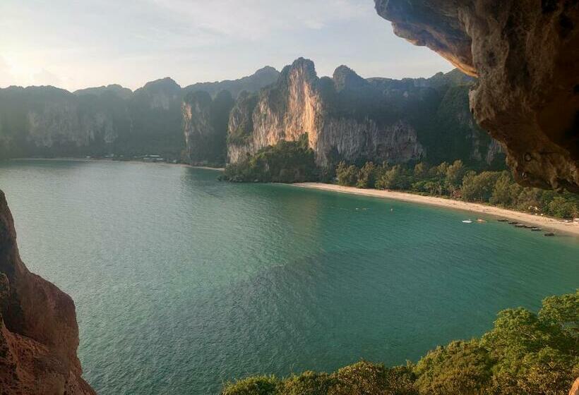Resort Blanco Hideout Railay   Youth Hostel 18 To 35 Only
