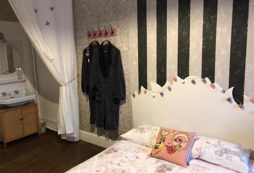 مبيت وإفطار Les Thiausères