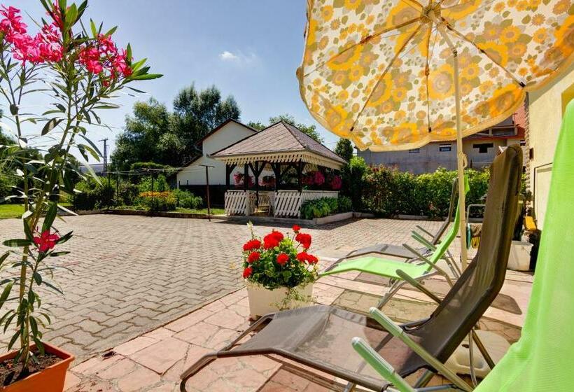 بنسيون Família Szabó Vendégház