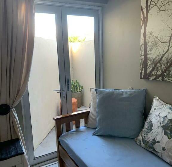 پانسیون Sharwood Place