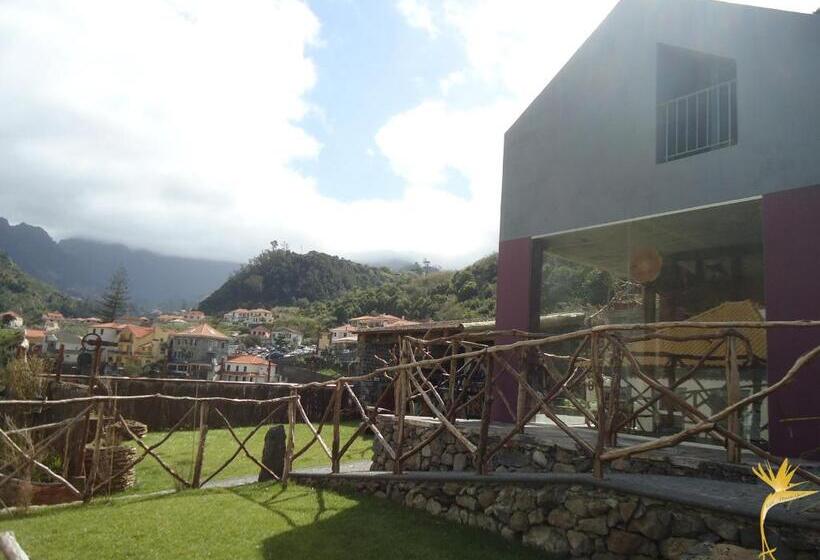 هتل A Casa Estrelícia Dourada Garcês