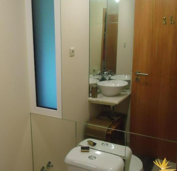 هتل A Casa Estrelícia Dourada Garcês