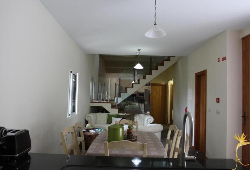 هتل A Casa Estrelícia Dourada Garcês