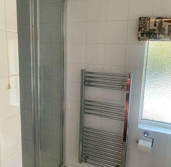 הוסטל Two Sawyers