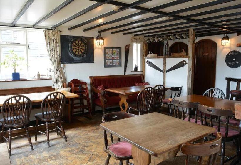 הוסטל Two Sawyers