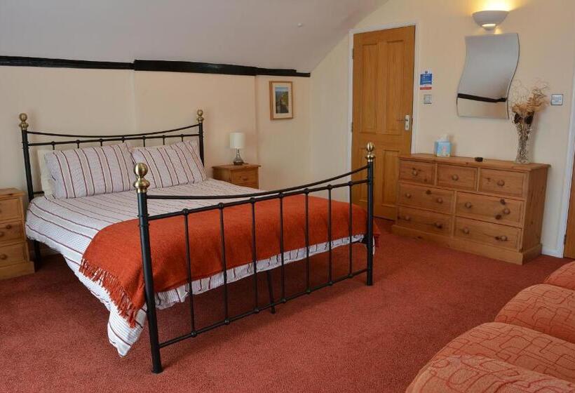 הוסטל Two Sawyers