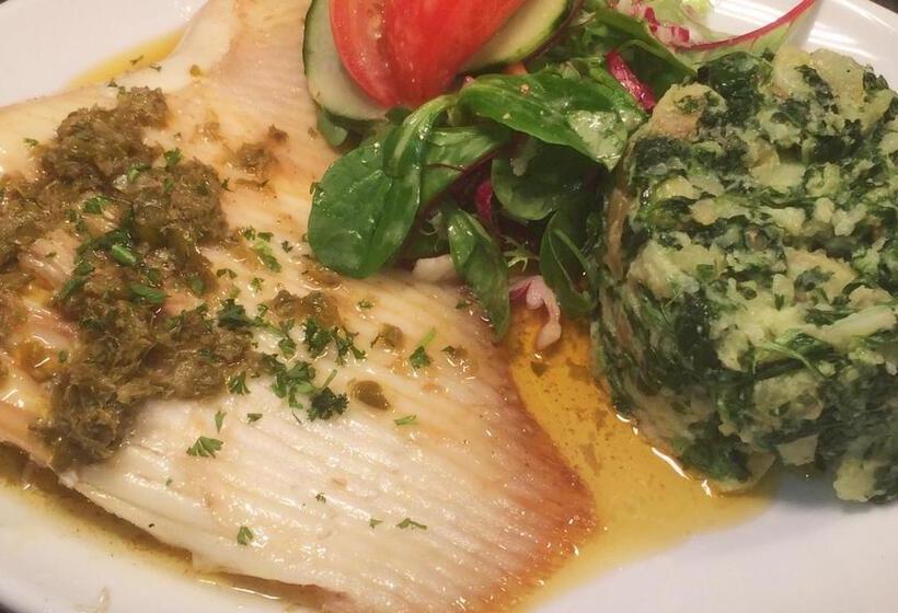 הוסטל Two Sawyers