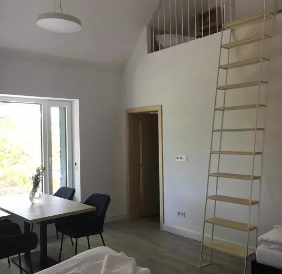 ベッドアンドブレックファースト Bagolyvár Fogadó  újfalusy Márton Vendégház