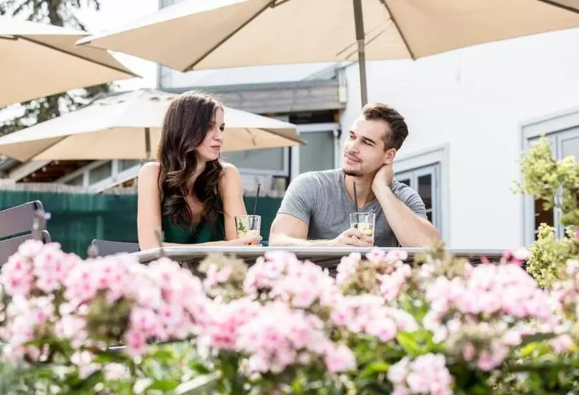 ベッドアンドブレックファースト Bagolyvár Fogadó  újfalusy Márton Vendégház