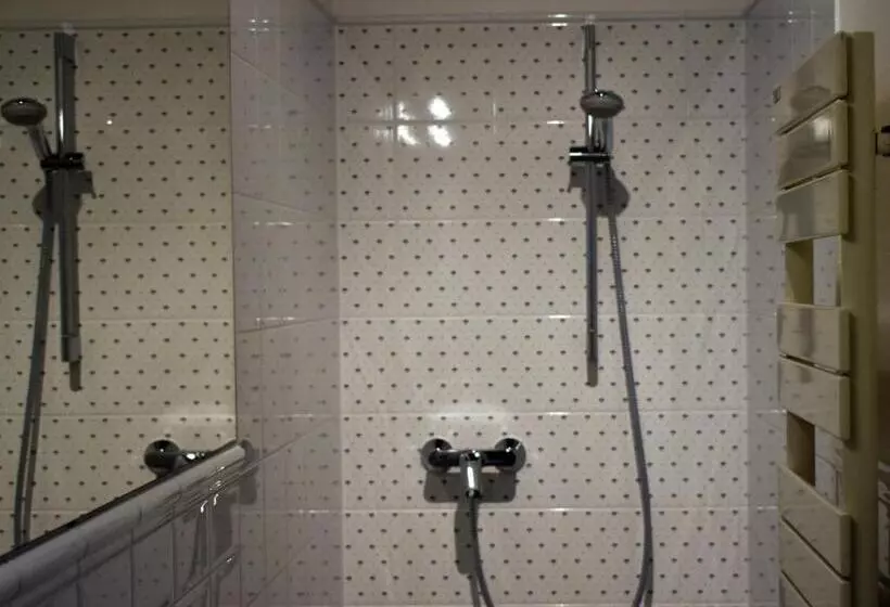 ベッドアンドブレックファースト Bagolyvár Fogadó  újfalusy Márton Vendégház