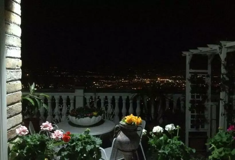 تختخواب و صبحانه Via Col Vento