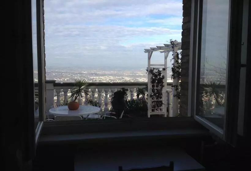 تختخواب و صبحانه Via Col Vento