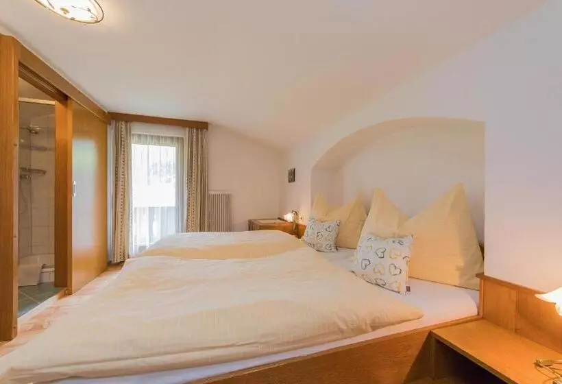 Hotelli Bio Bauernhof Hatzbauer