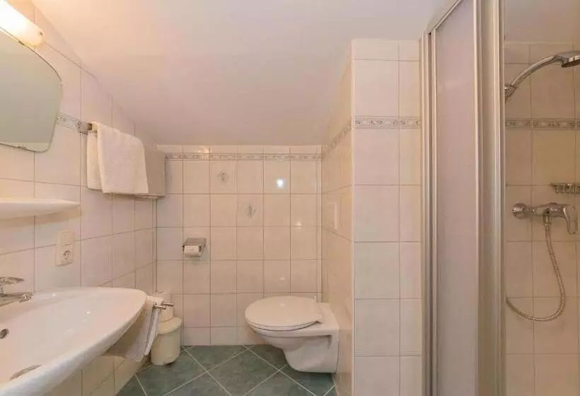 Hotelli Bio Bauernhof Hatzbauer