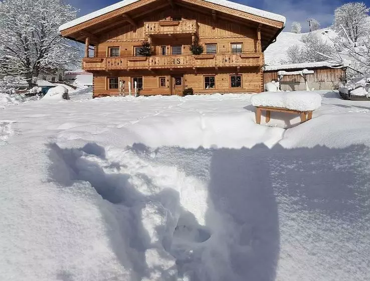 Hotelli Bio Bauernhof Hatzbauer