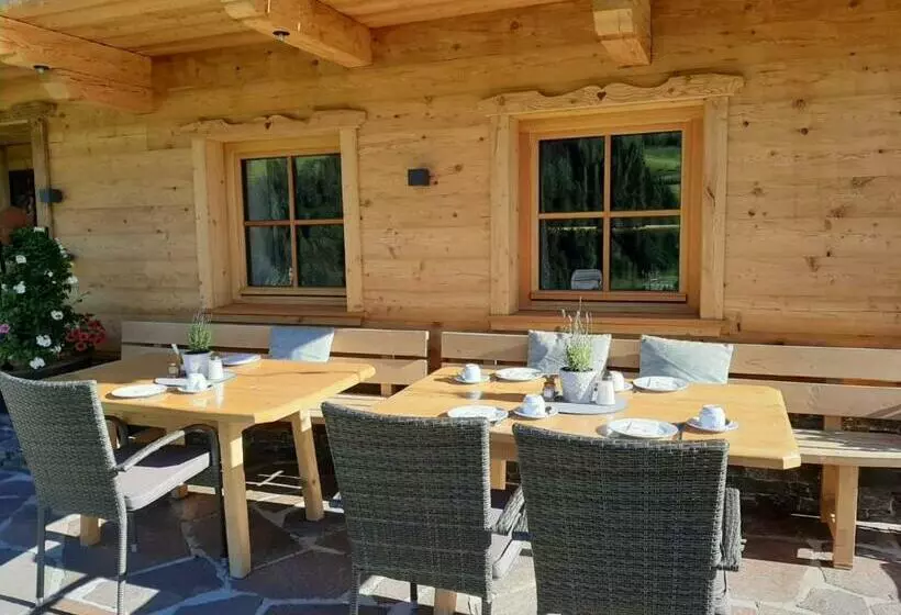 Hotelli Bio Bauernhof Hatzbauer
