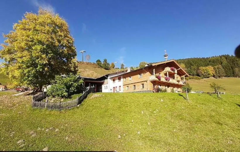Hotelli Bio Bauernhof Hatzbauer