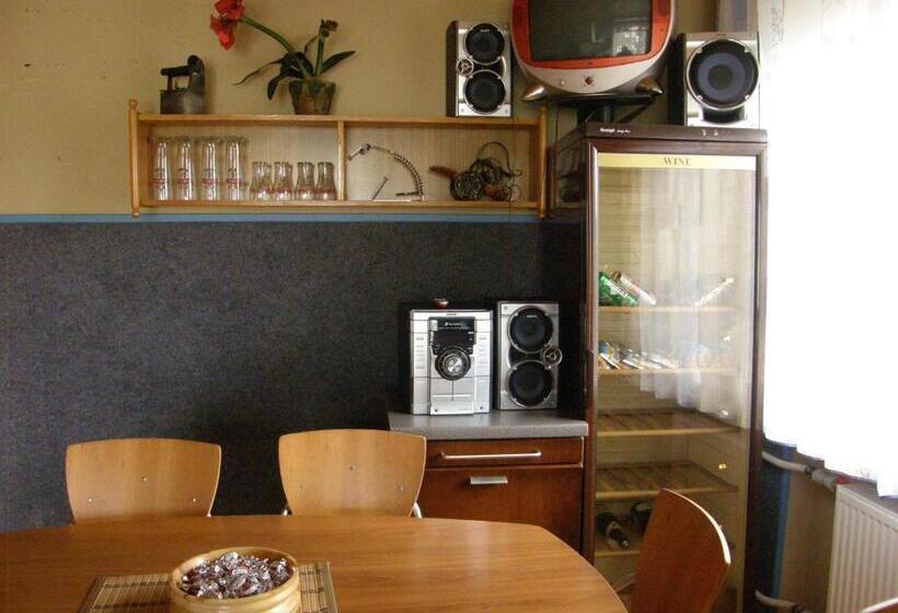 پانسیون Home For Guests Lakštingala