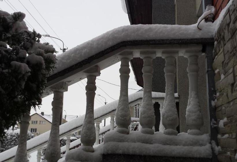 پانسیون Home For Guests Lakštingala