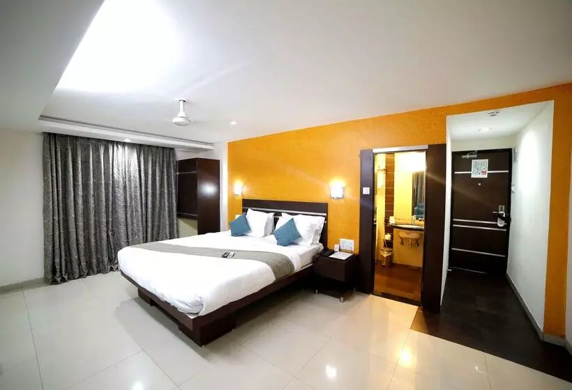 Click Hotel Yuvraj