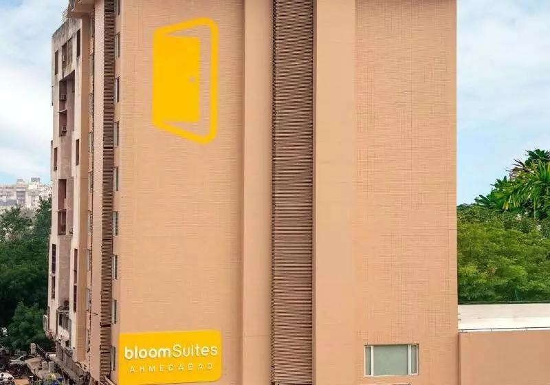 هتل Bloomsuites L Ahmedabad