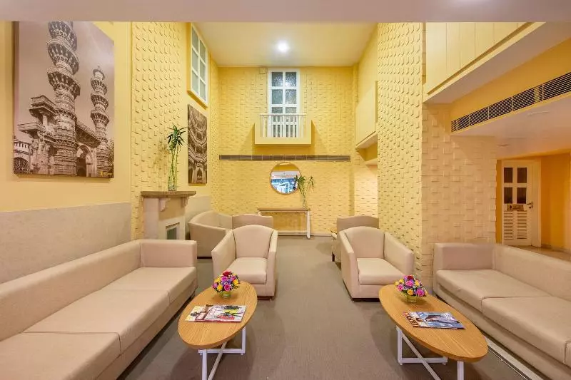 هتل Bloomsuites L Ahmedabad