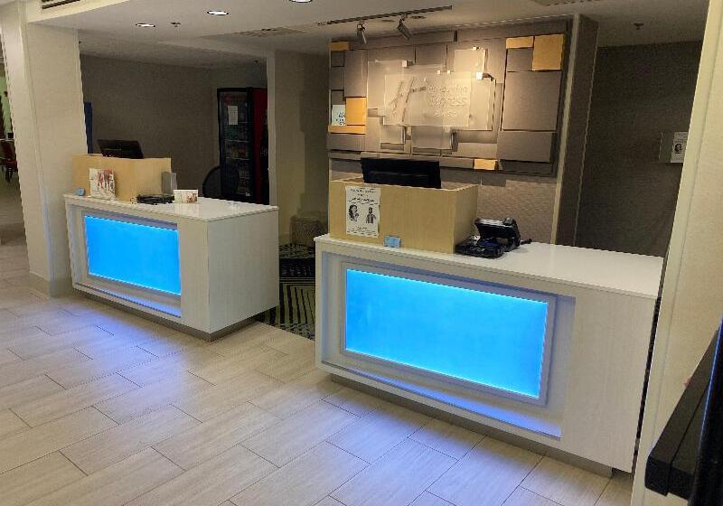 فندق Holiday Inn Express & Suites Chesapeake, An Ihg