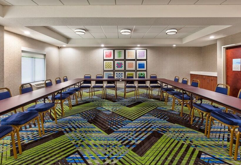 فندق Holiday Inn Express & Suites Chesapeake, An Ihg