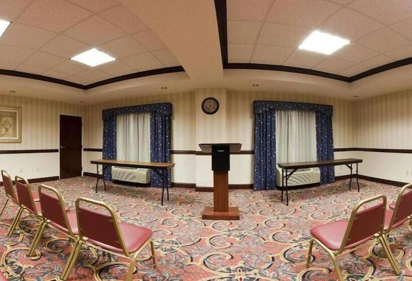 فندق Holiday Inn Express & Suites Chesapeake, An Ihg