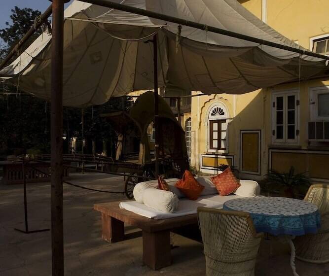 هتل Naila Bagh Palace