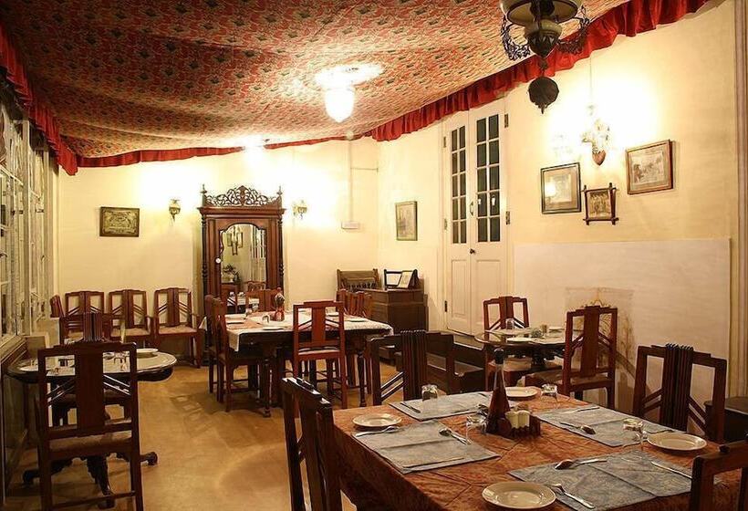 هتل Naila Bagh Palace