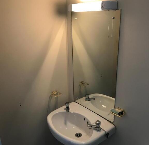 Отель The New Alexandra