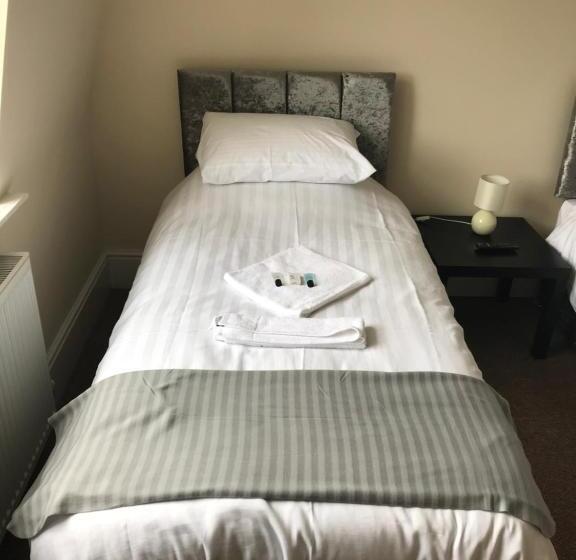 Отель The New Alexandra