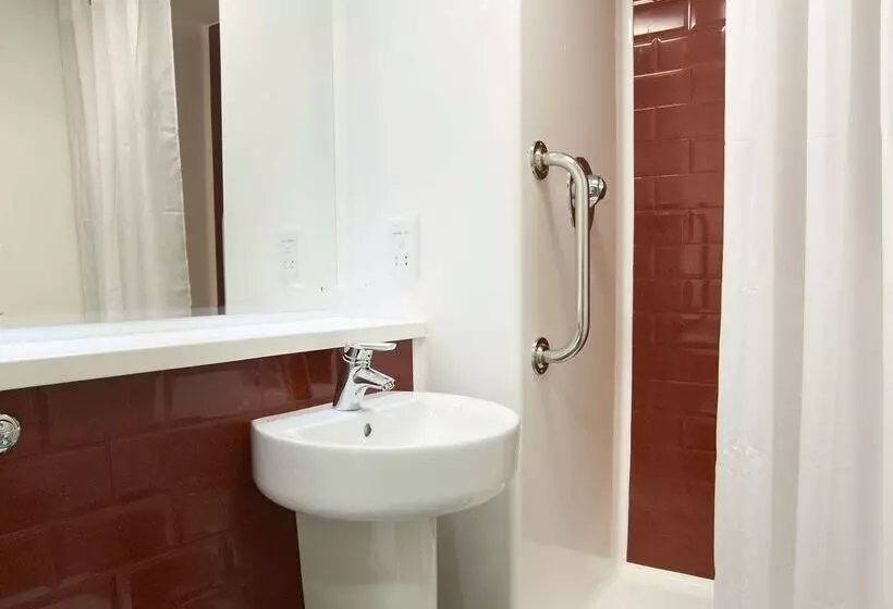 בית מלון כפרי Travelodge Glasgow Braehead