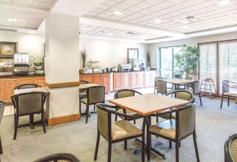 בית מלון כפרי Spark By Hilton Tupelo