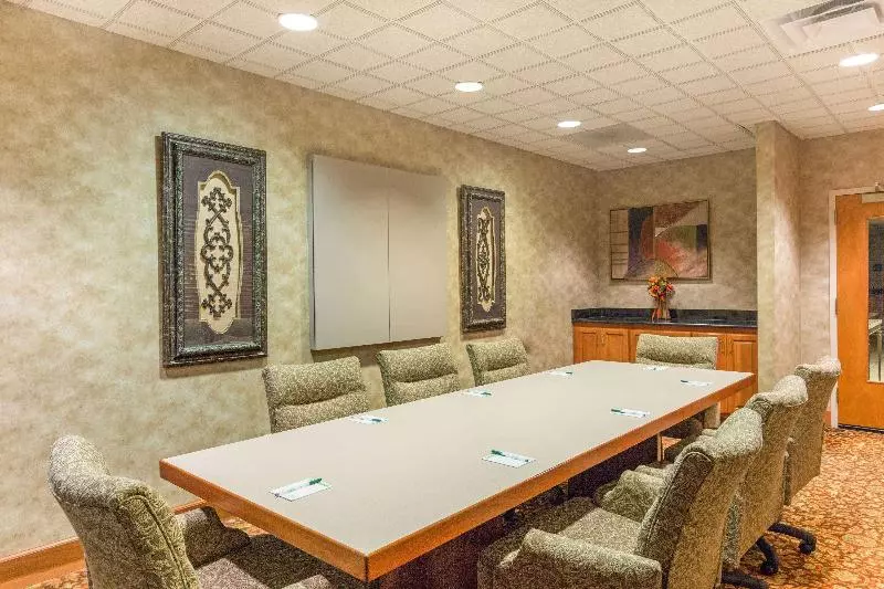 בית מלון כפרי Spark By Hilton Tupelo