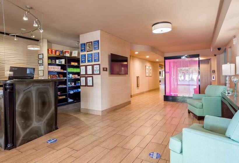 汽车旅馆  Best Western Plus Oceanside Palms