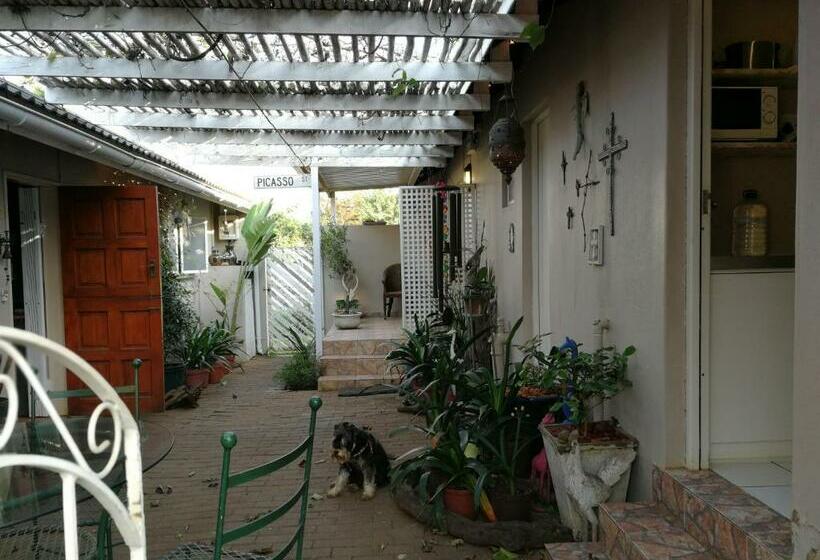 פנסיון The Fever Tree Guest House