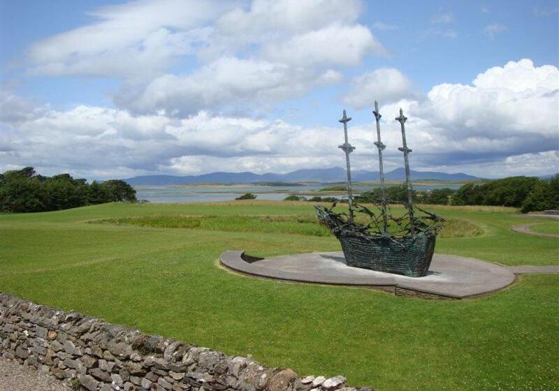 민박 The Three Arches