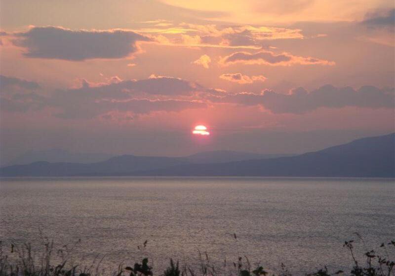 민박 The Three Arches