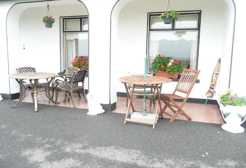 민박 The Three Arches