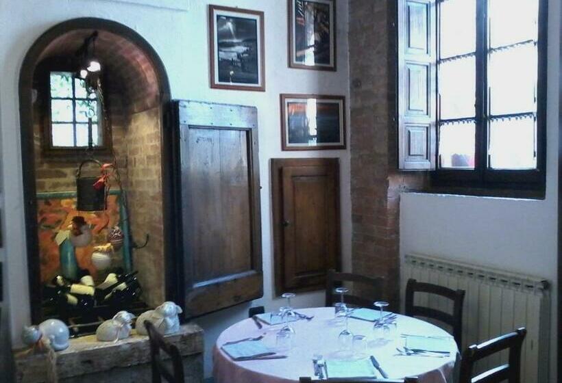 بنسيون Cisterna Nel Borgo