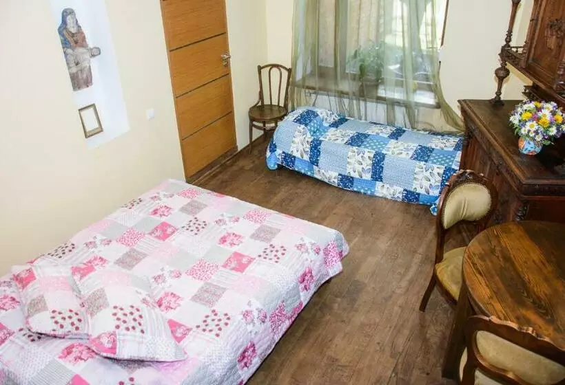 ペンション Gallery Guest Rooms