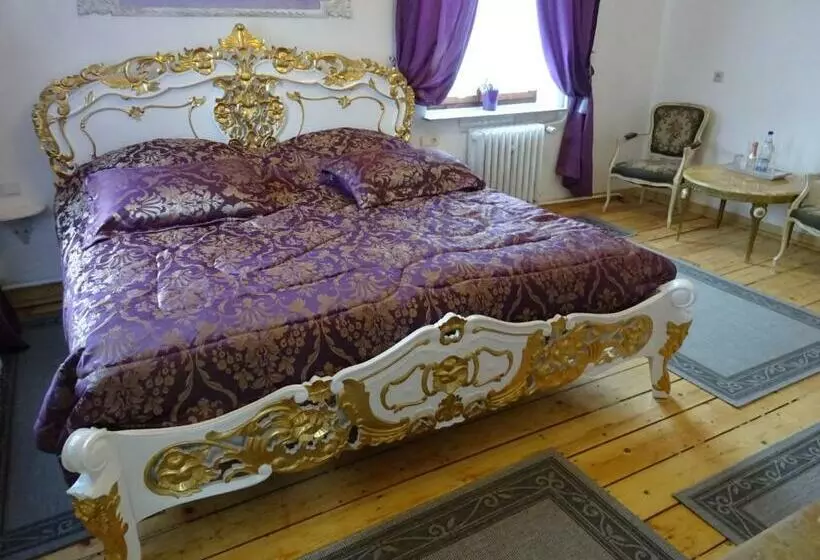 Majatalo Villa Imperia, Museums