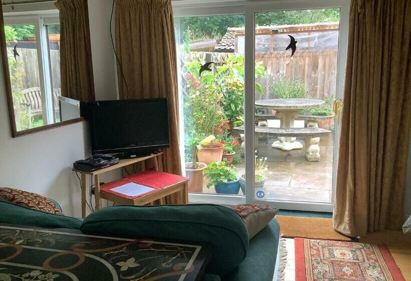 مبيت وإفطار Primrose Villa Self Catering Bnb