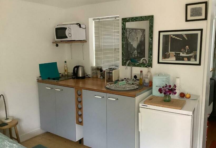 مبيت وإفطار Primrose Villa Self Catering Bnb