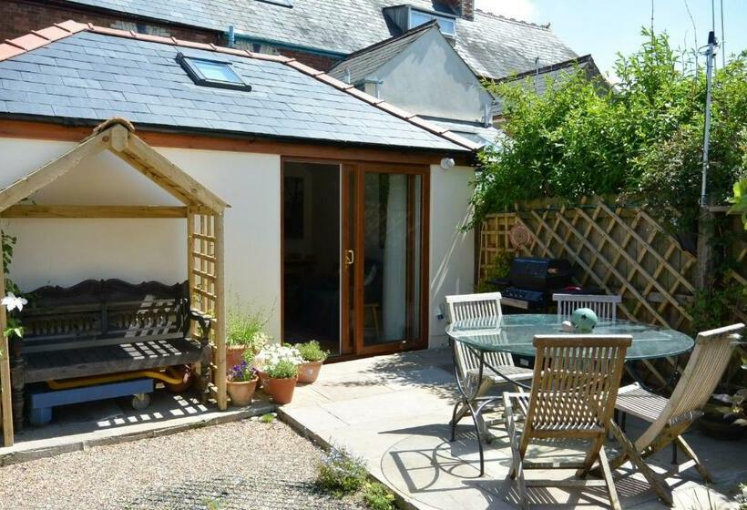 مبيت وإفطار Primrose Villa Self Catering Bnb