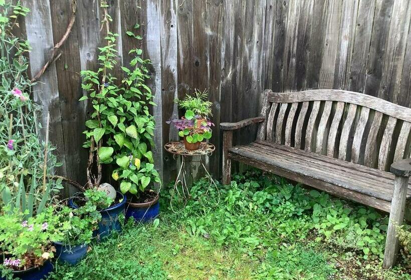 مبيت وإفطار Primrose Villa Self Catering Bnb