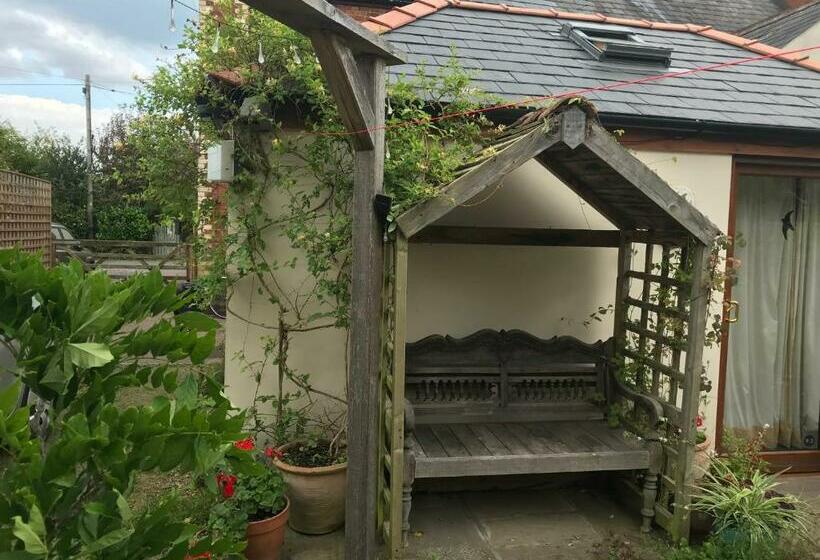 مبيت وإفطار Primrose Villa Self Catering Bnb